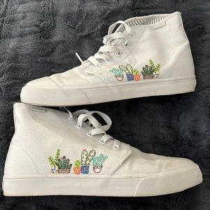 Womens size 7.5 BANGS